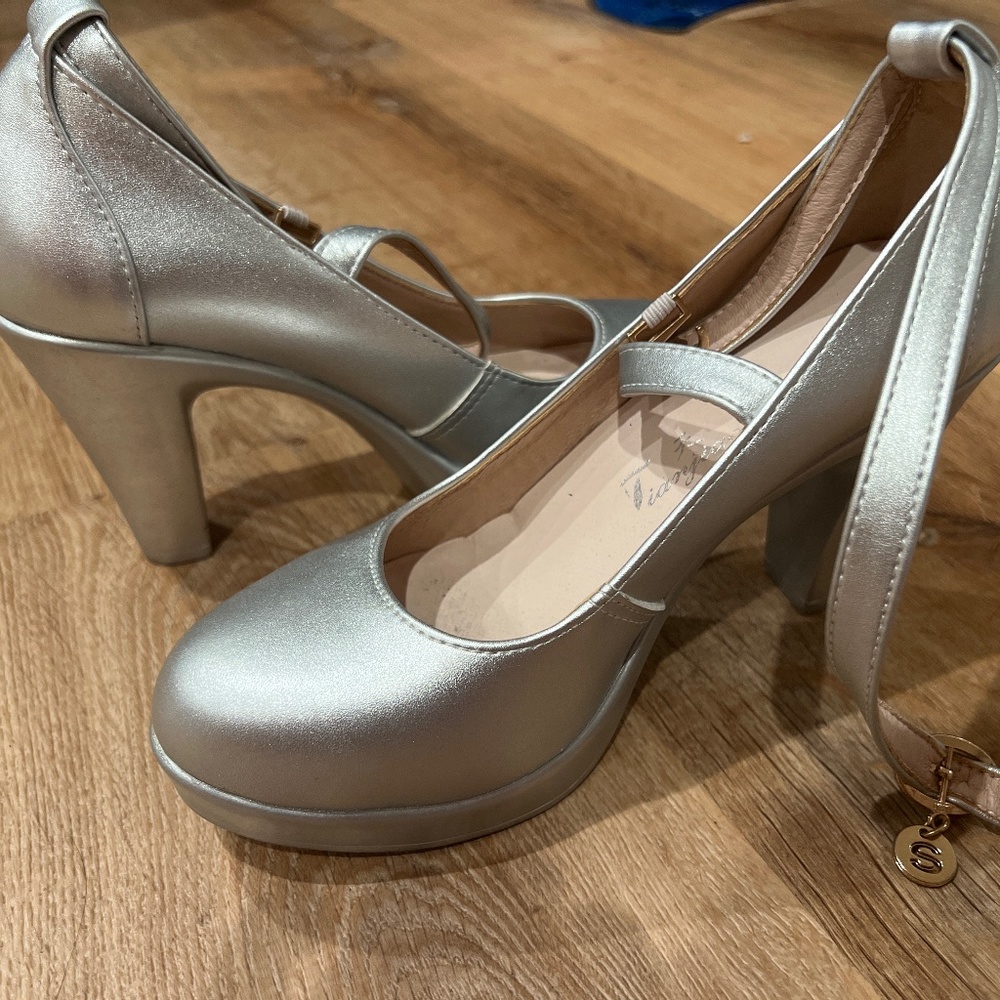 Silver high heel elegant shoes